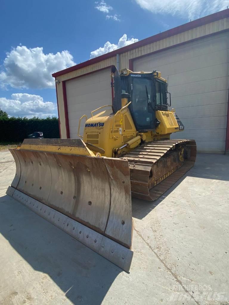 Komatsu D61PX24 Dozere Beltegående