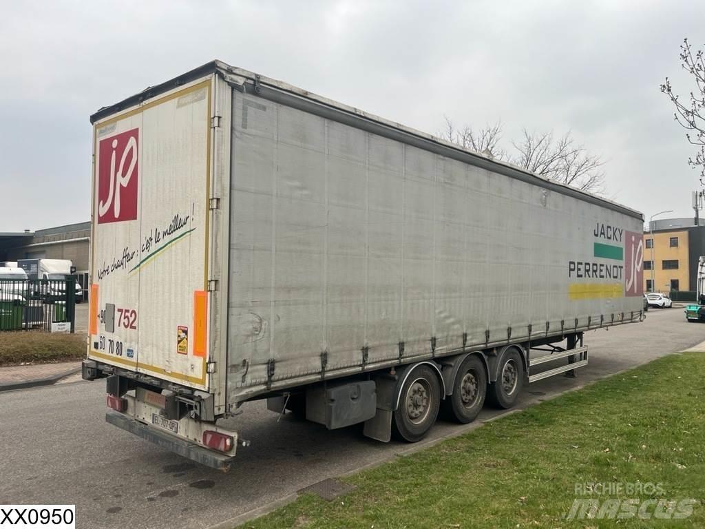 Fruehauf Tautliner Gardintrailer