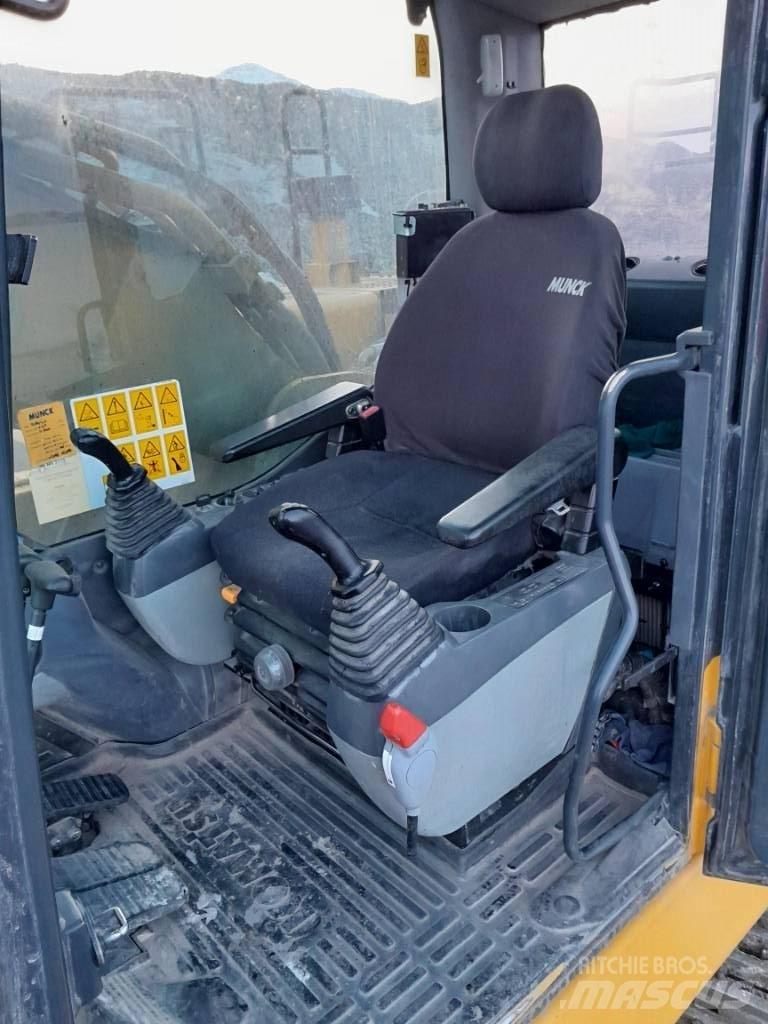 Komatsu PC390LC-8 Beltegraver
