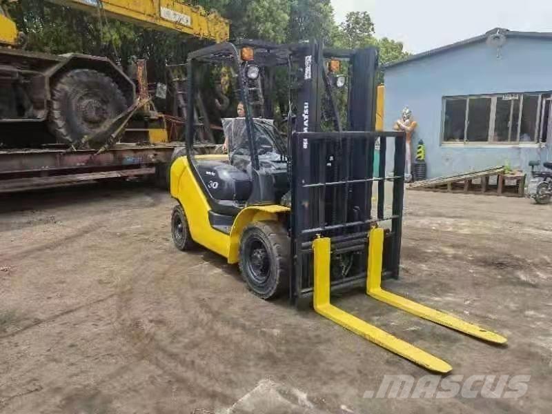 Komatsu 3 Ton Diesel Trucker