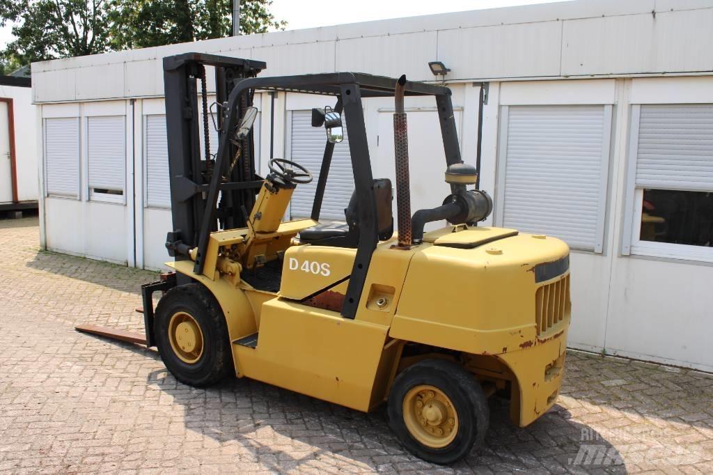Daewoo D 40 S Diesel Trucker