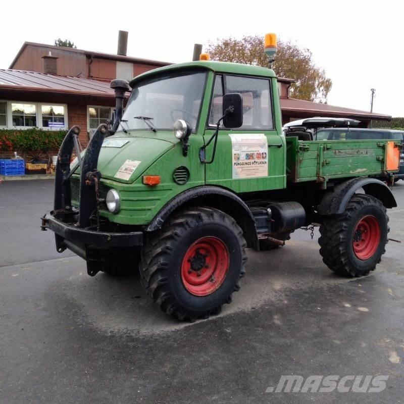 Mercedes-Benz U421 Traktorer