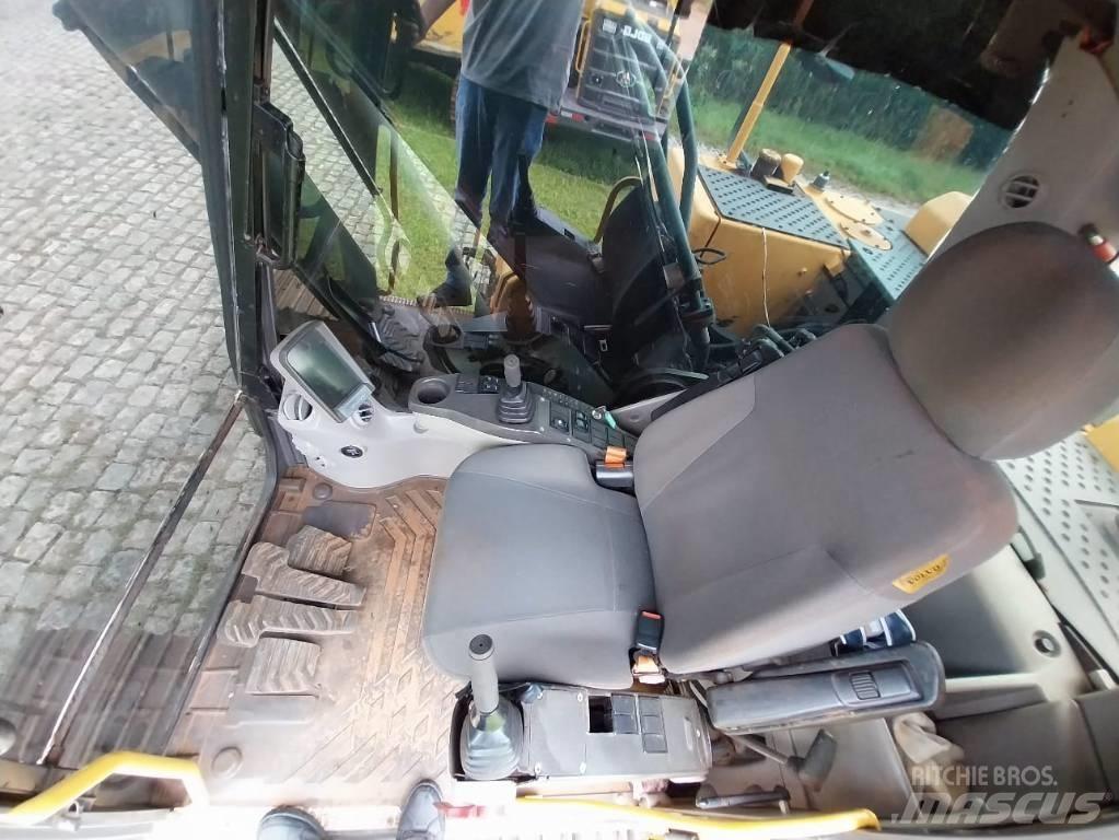 Volvo EC 220 DL Beltegraver