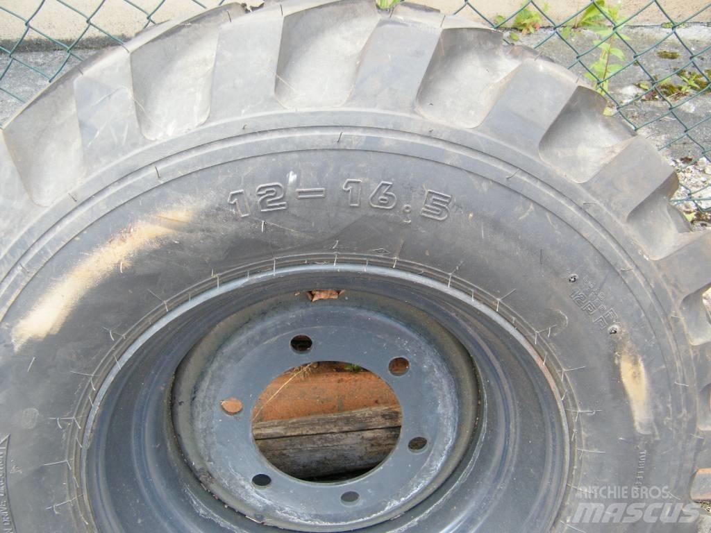 Kumho 12-16,5 Dekk, hjul og felger