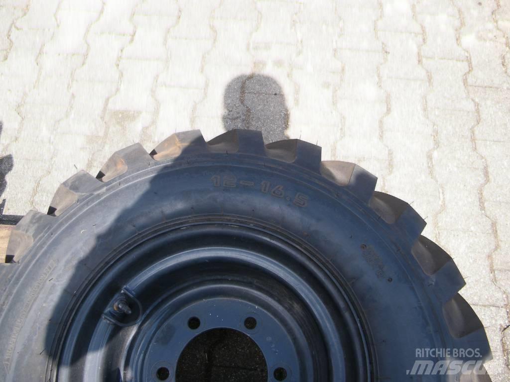 Kumho 12-16,5 Dekk, hjul og felger