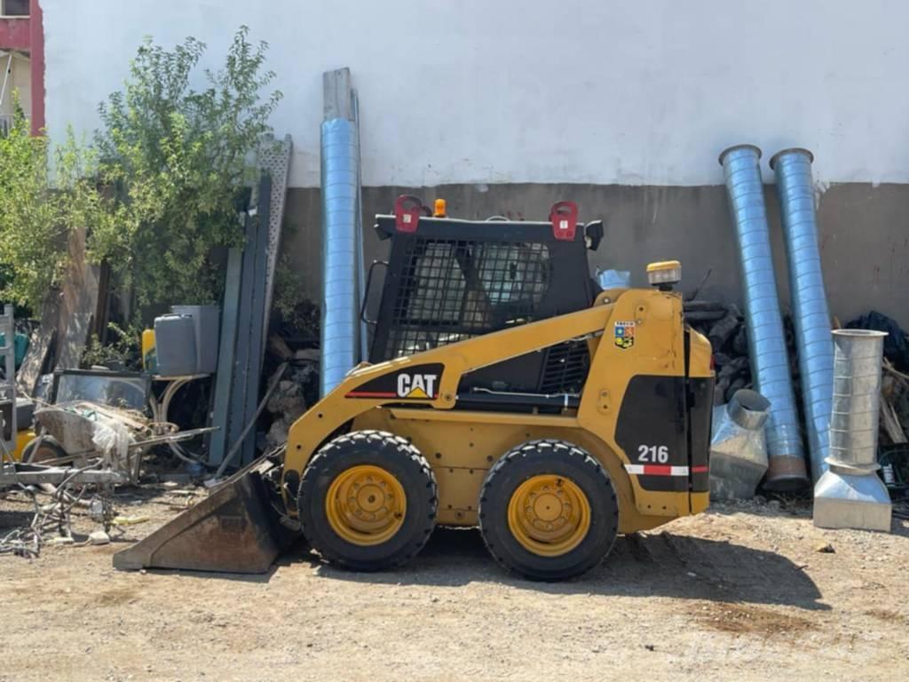 CAT 216 Kompaktlastere