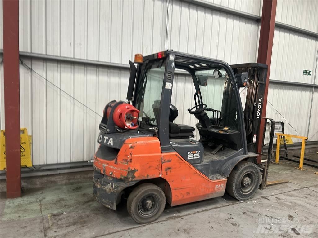 Toyota 02-8FGF25 Propan trucker