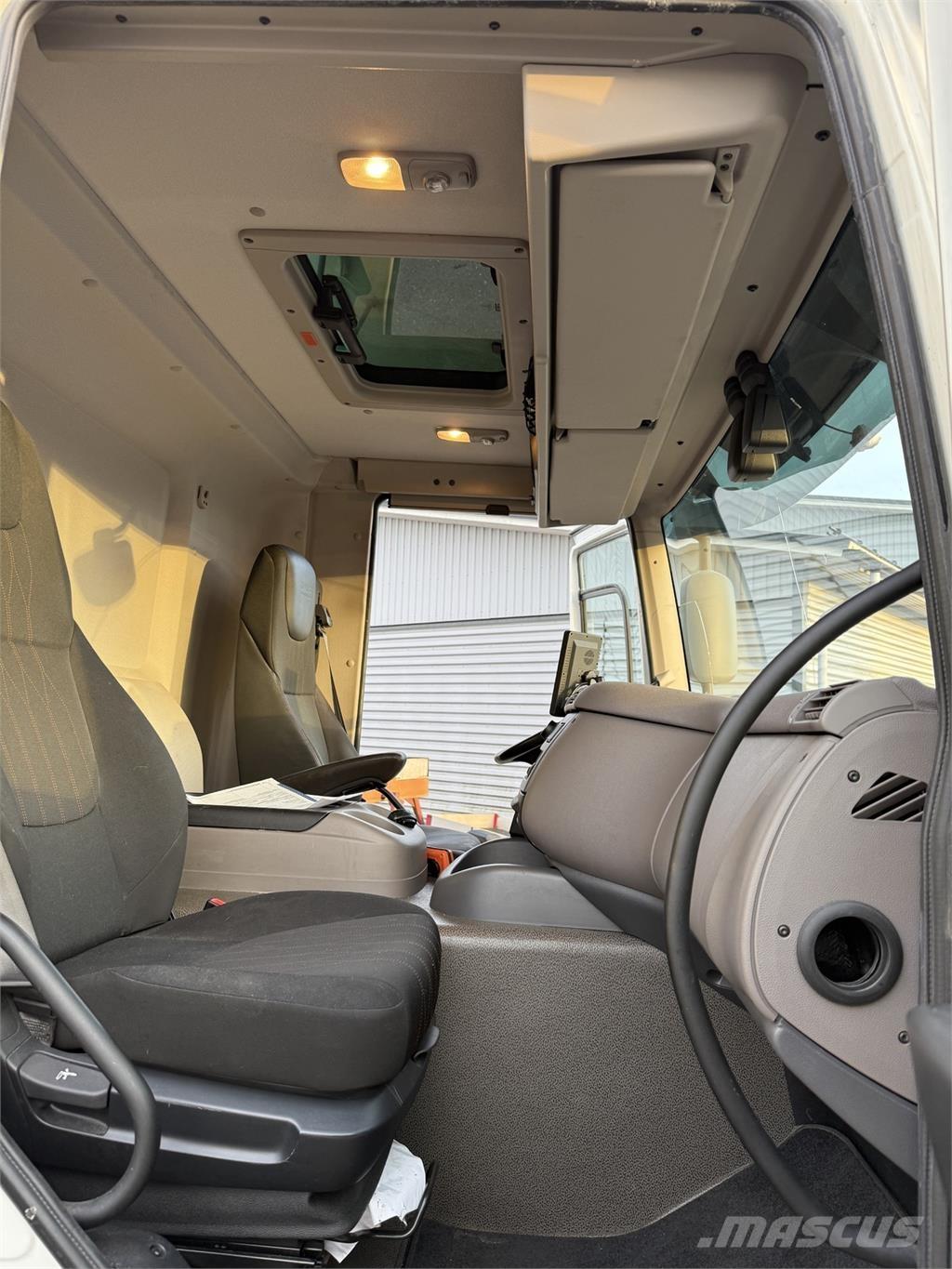 DAF CF 300 FA 4X2 Skapbiler