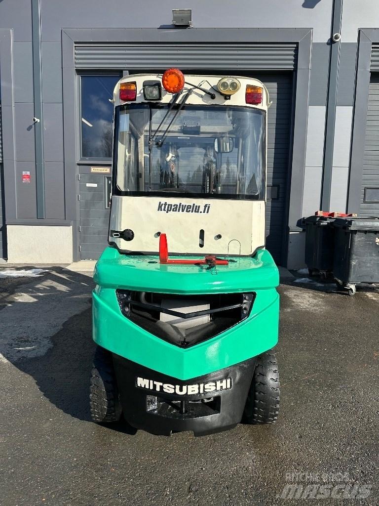 Mitsubishi FD25N Diesel Trucker