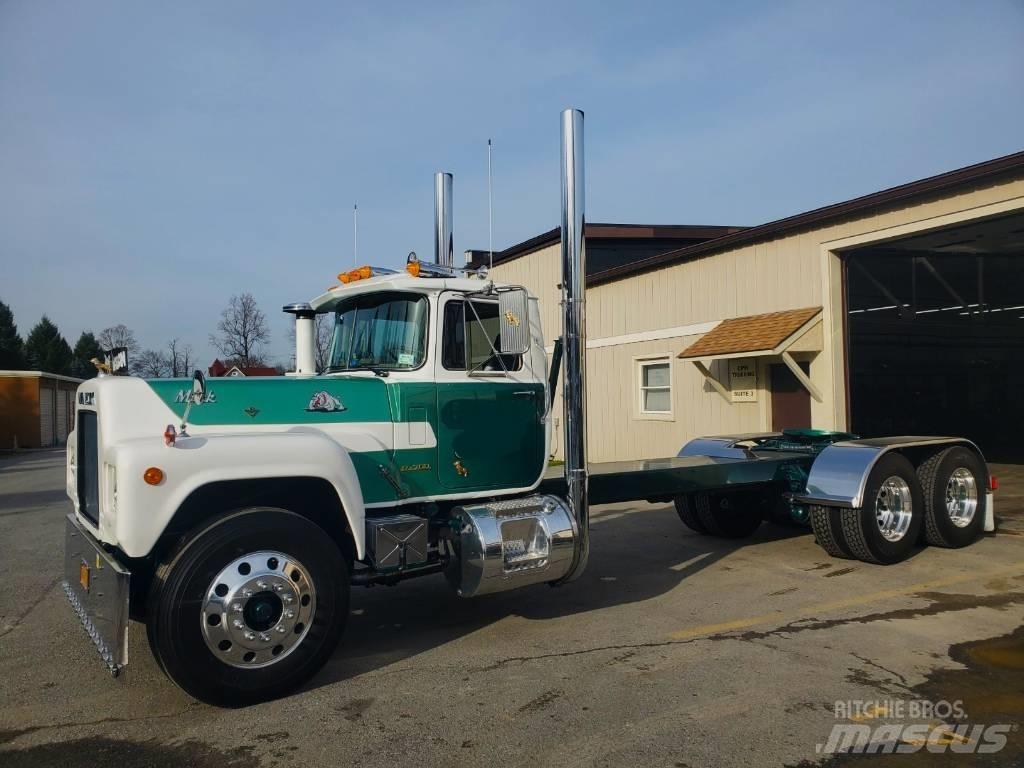 Mack R700 Chassis