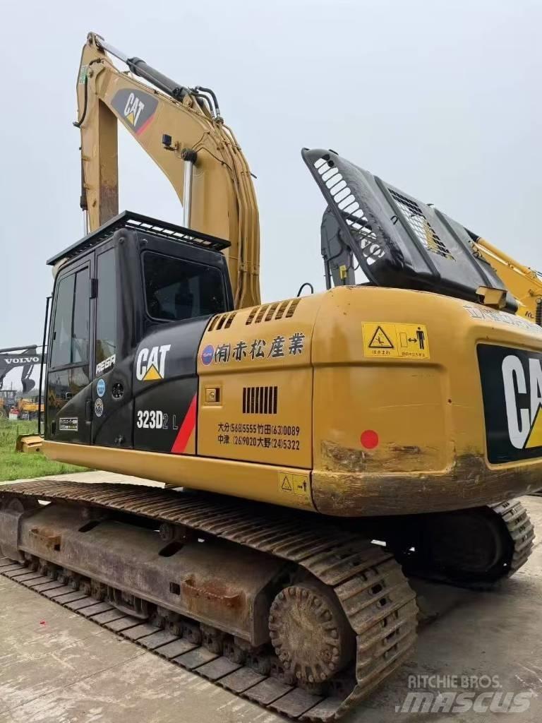 CAT 323D Beltegraver