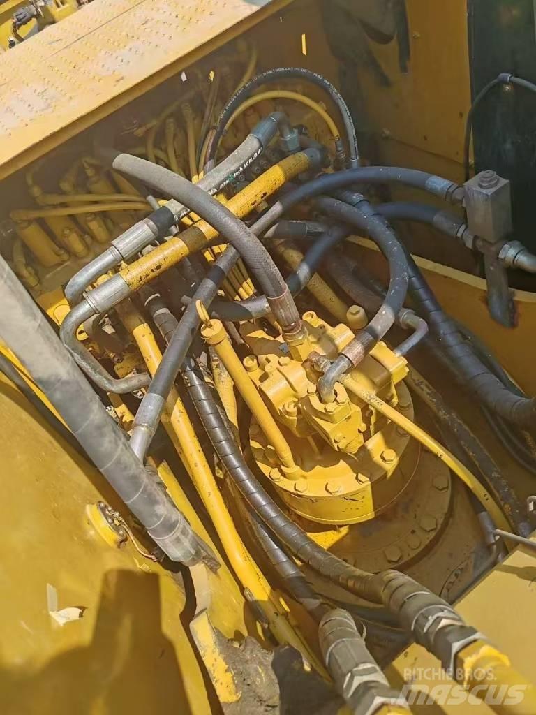 CAT 323D Beltegraver