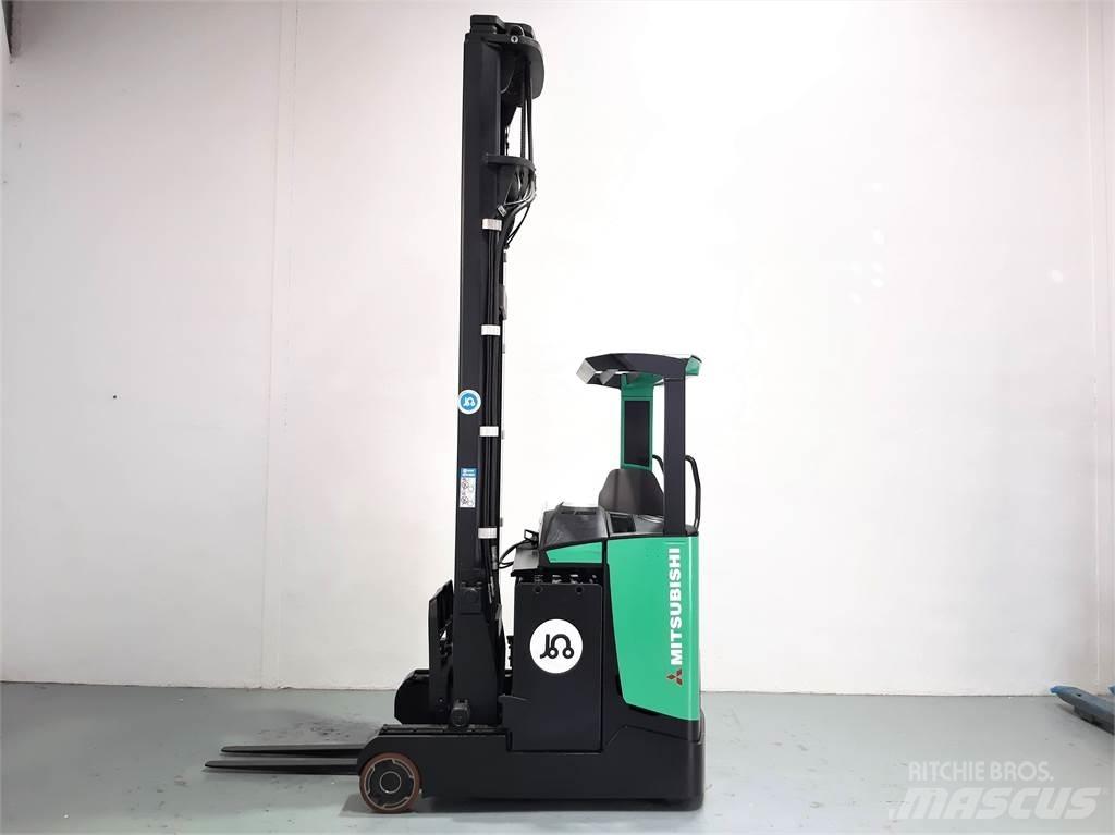 Mitsubishi RB16NH Skyvemasttruck