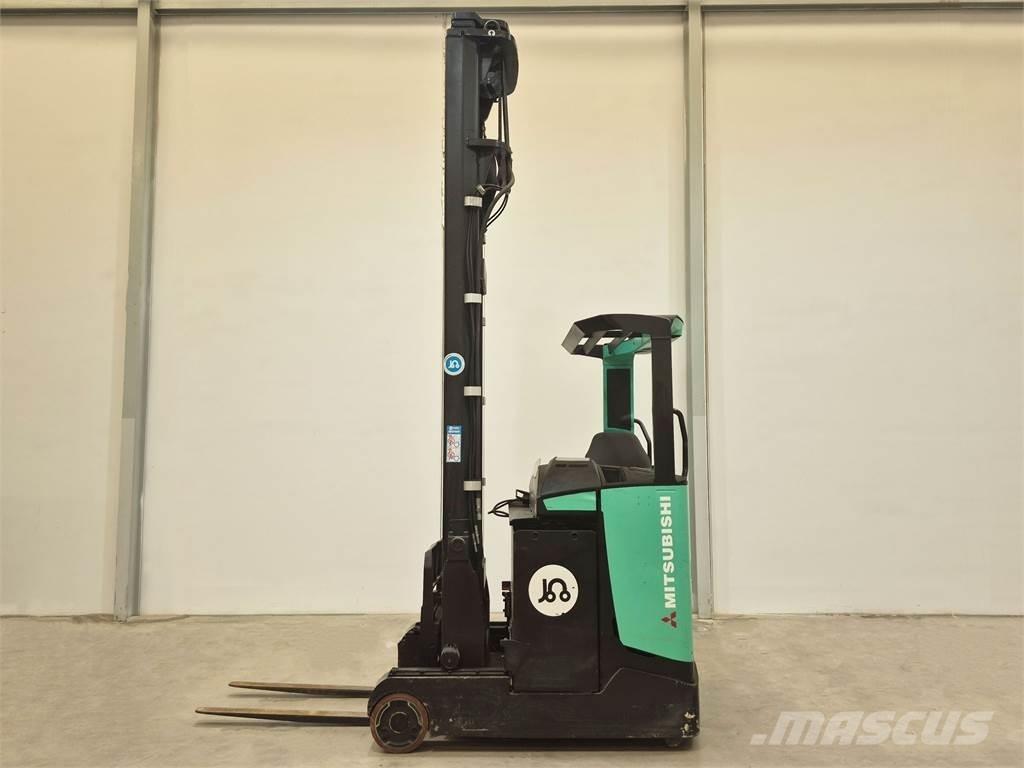 Mitsubishi RB16NH Skyvemasttruck