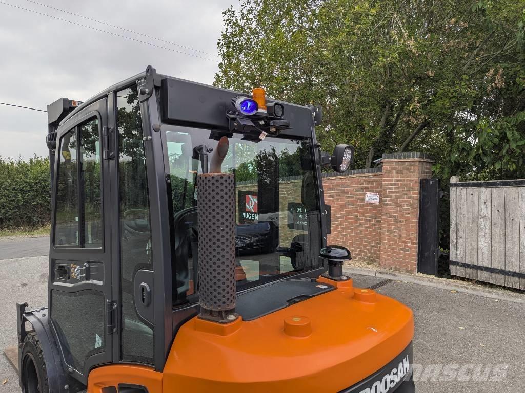 Doosan D 35 C-9 Diesel Trucker