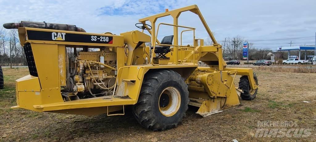 CAT SS 250 B Hjullaster til komprimering