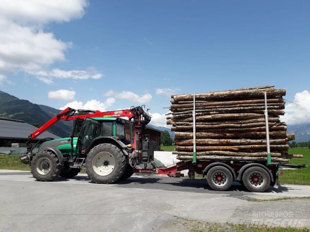 Valtra T 151 E HT Traktor med skogsutstyr