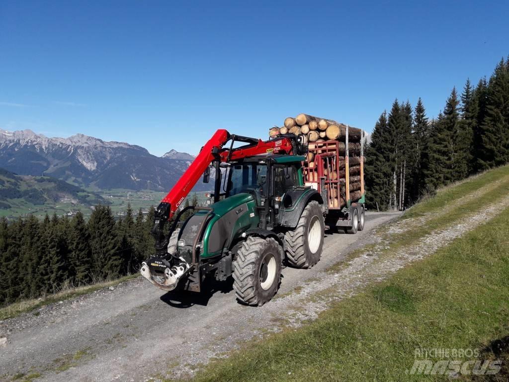 Valtra T 151 E HT Traktor med skogsutstyr