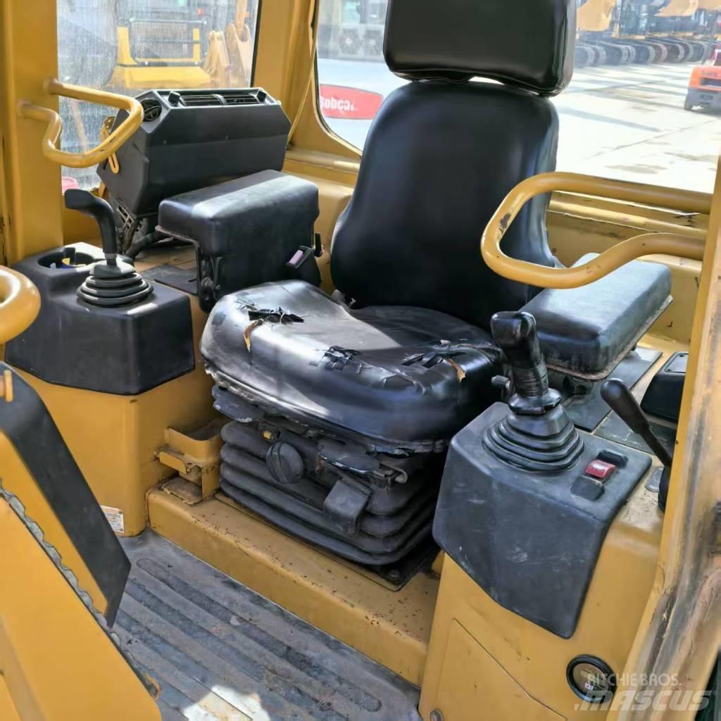 CAT D 5 G LGP Dozere Beltegående