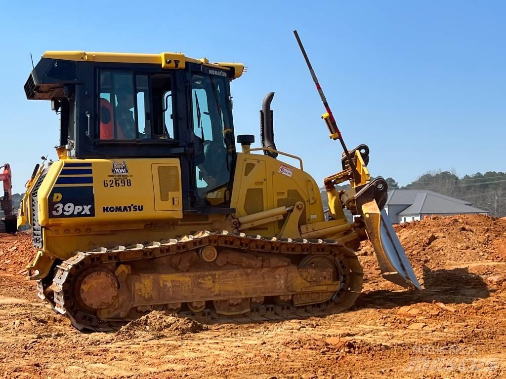 Komatsu D39px-24 Dozere Beltegående