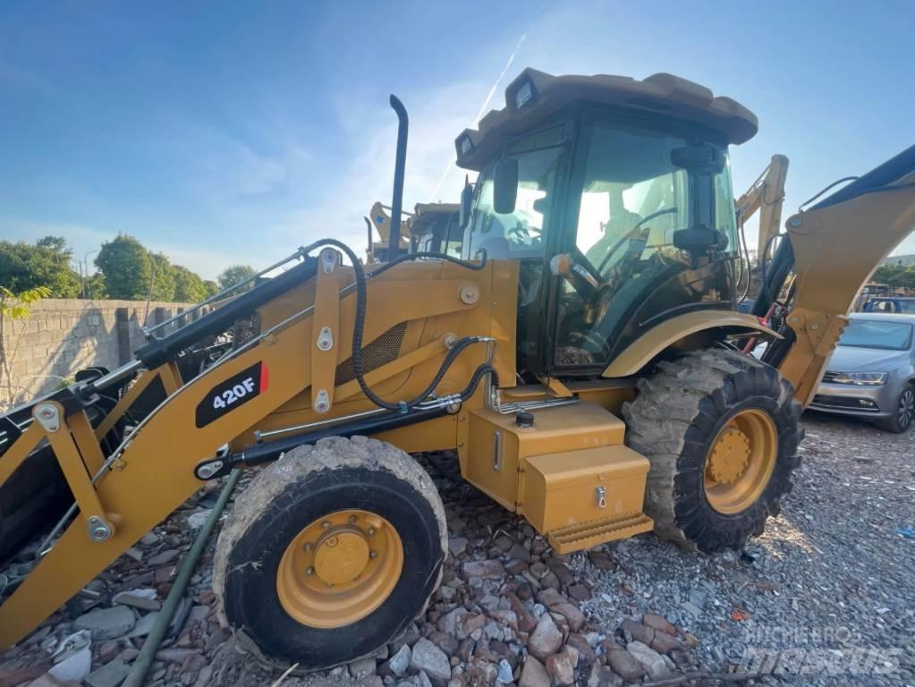 CAT 420f Traktorgravere