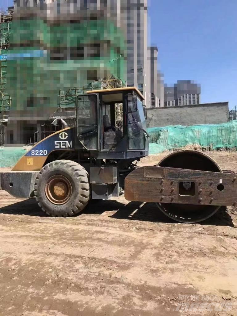 SEM 8220 compactor Valsetog