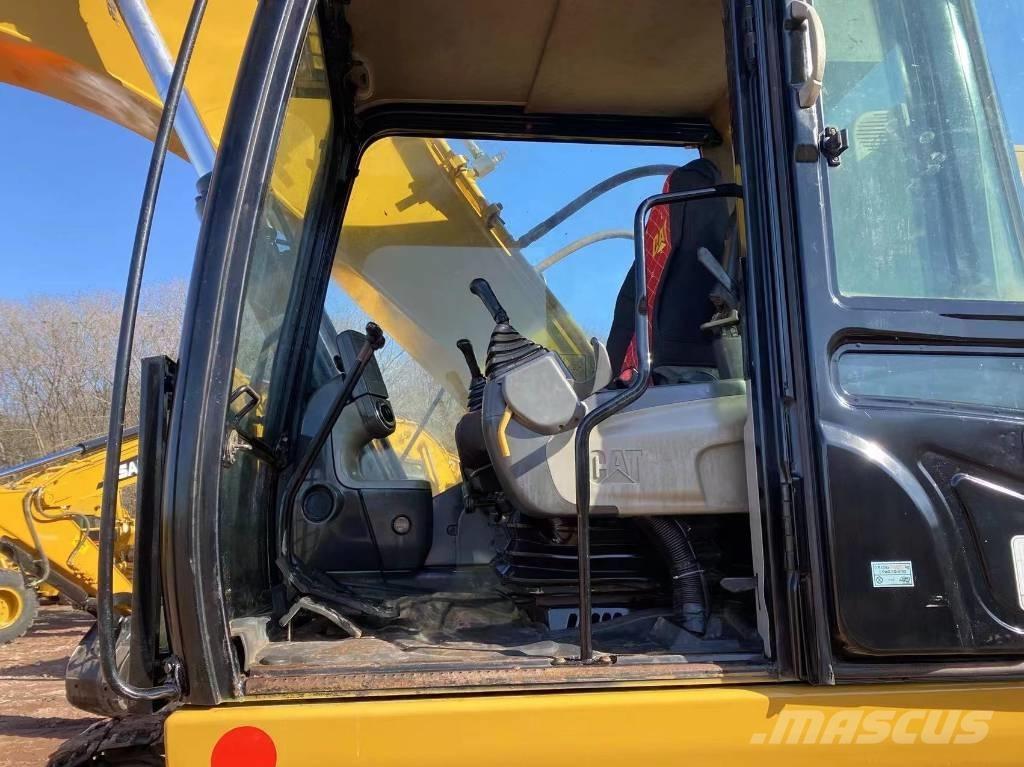 CAT 325D Beltegraver