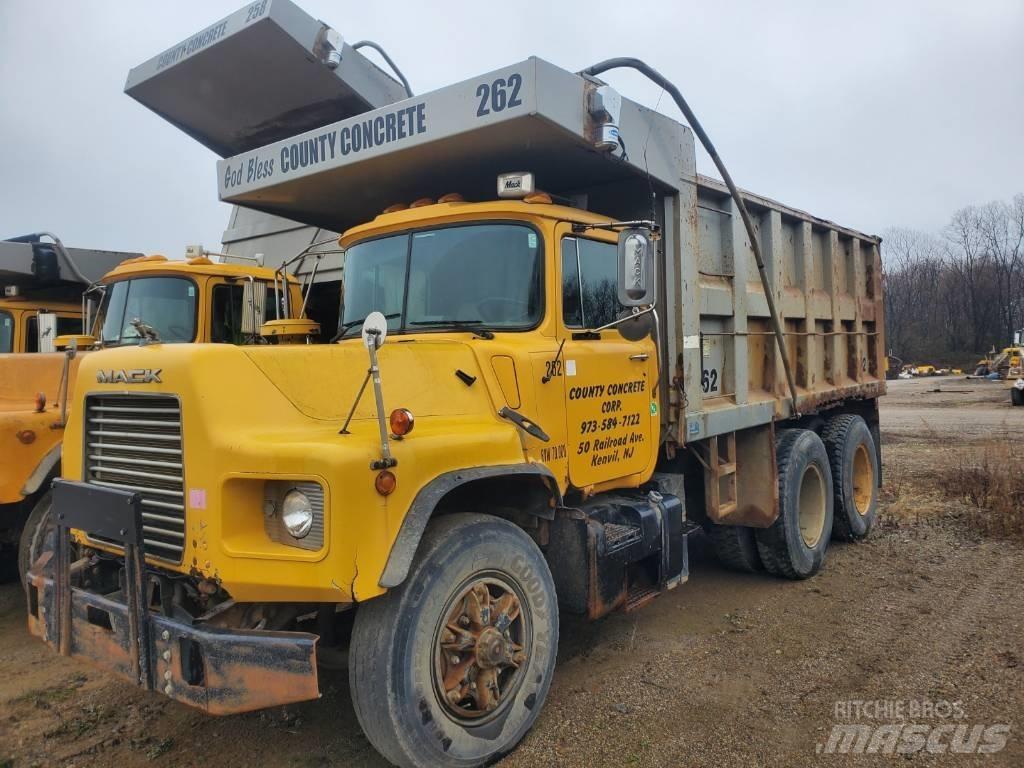 Mack DM690SX Tippbil
