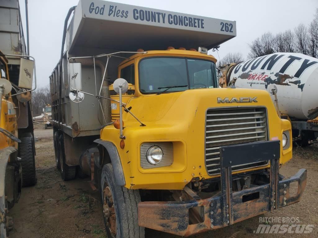 Mack DM690SX Tippbil
