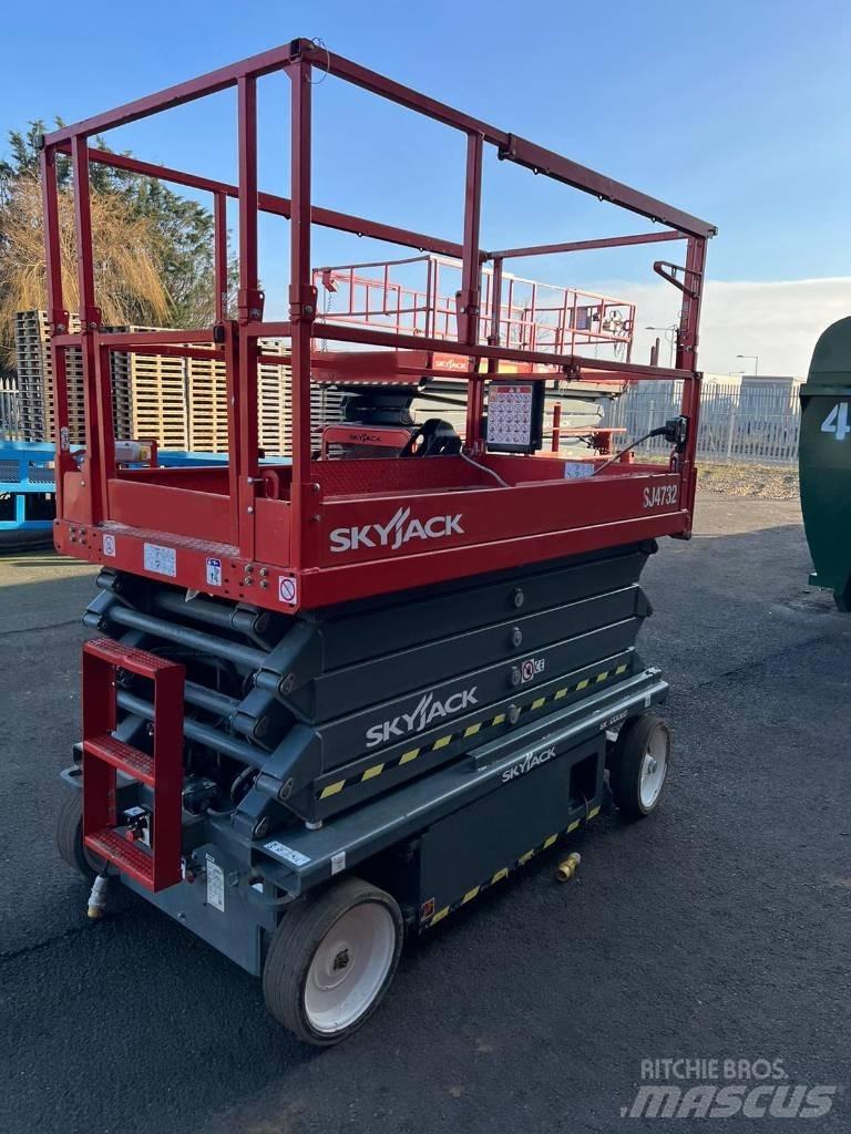 SkyJack SJ 4732 Sakselifter