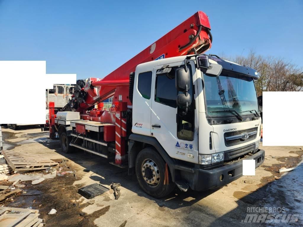 Horyong SKY450 Bilmontert lift