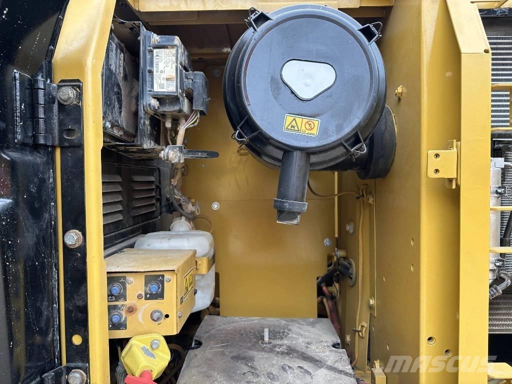CAT 320D2 Beltegraver