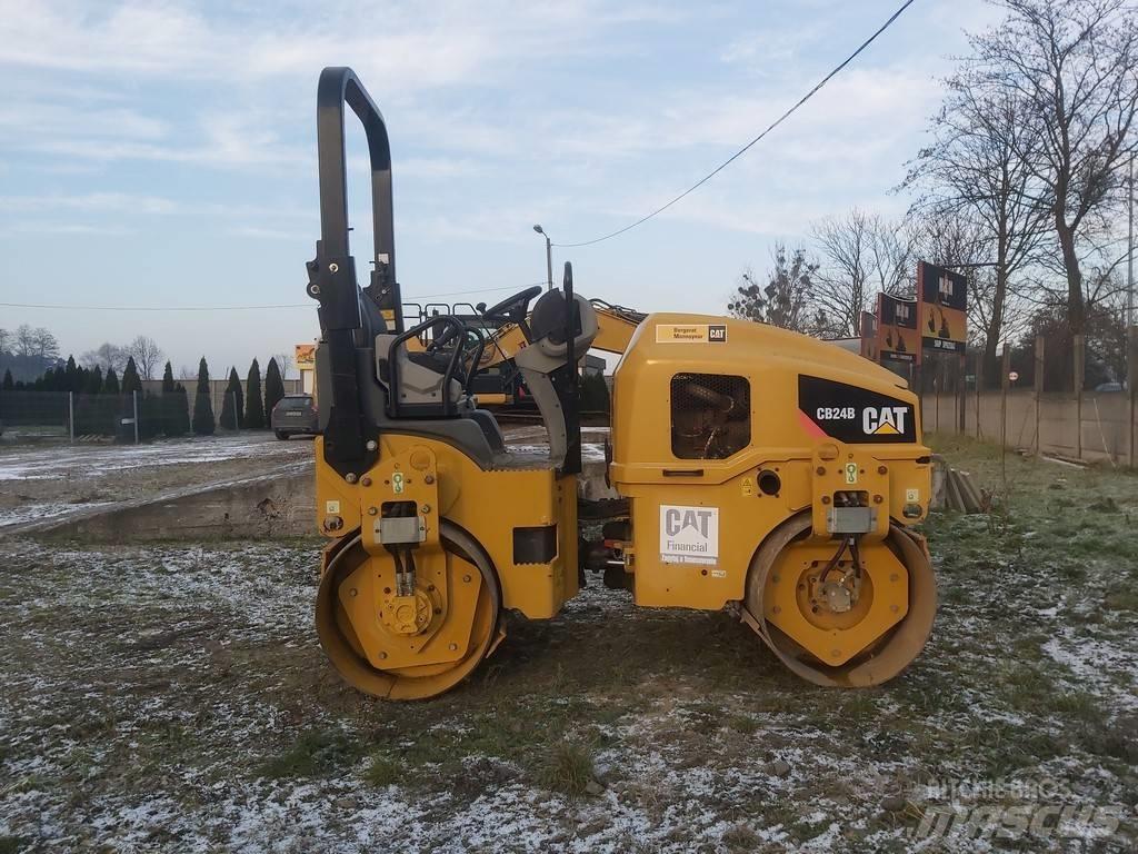 CAT CB 24 B Tandem Valser