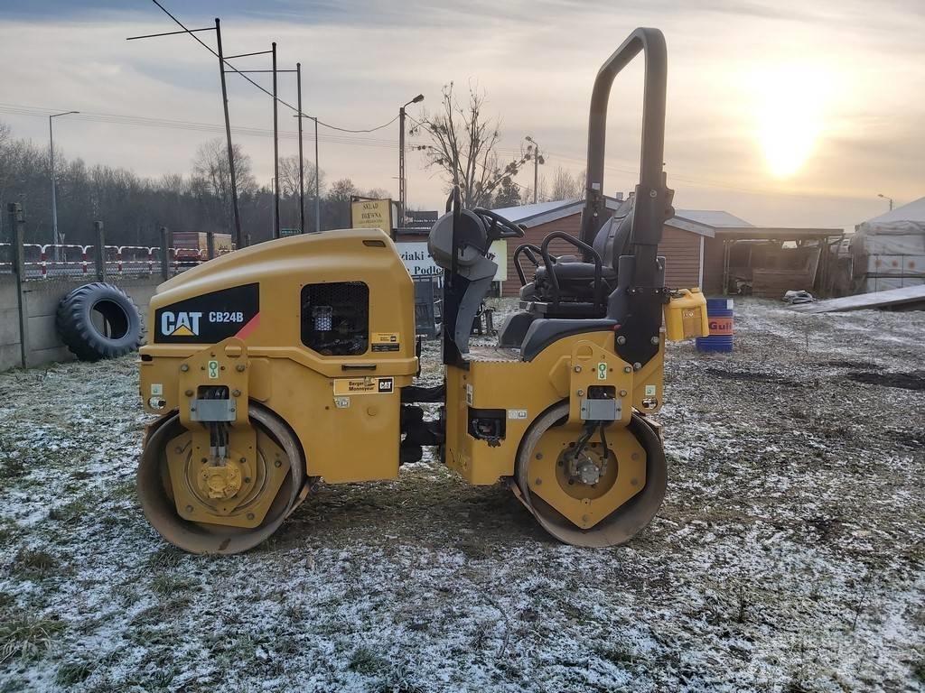 CAT CB 24 B Tandem Valser