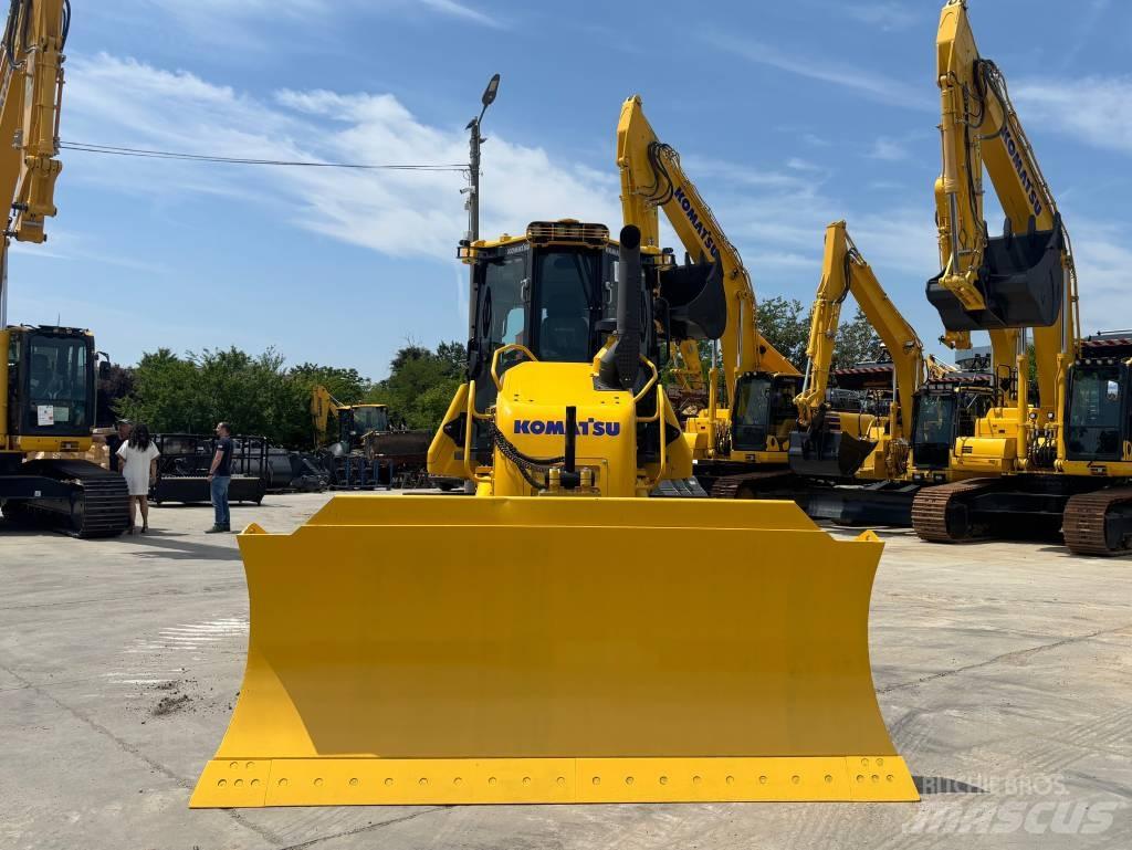 Komatsu D61EX-24E0 Dozere Beltegående