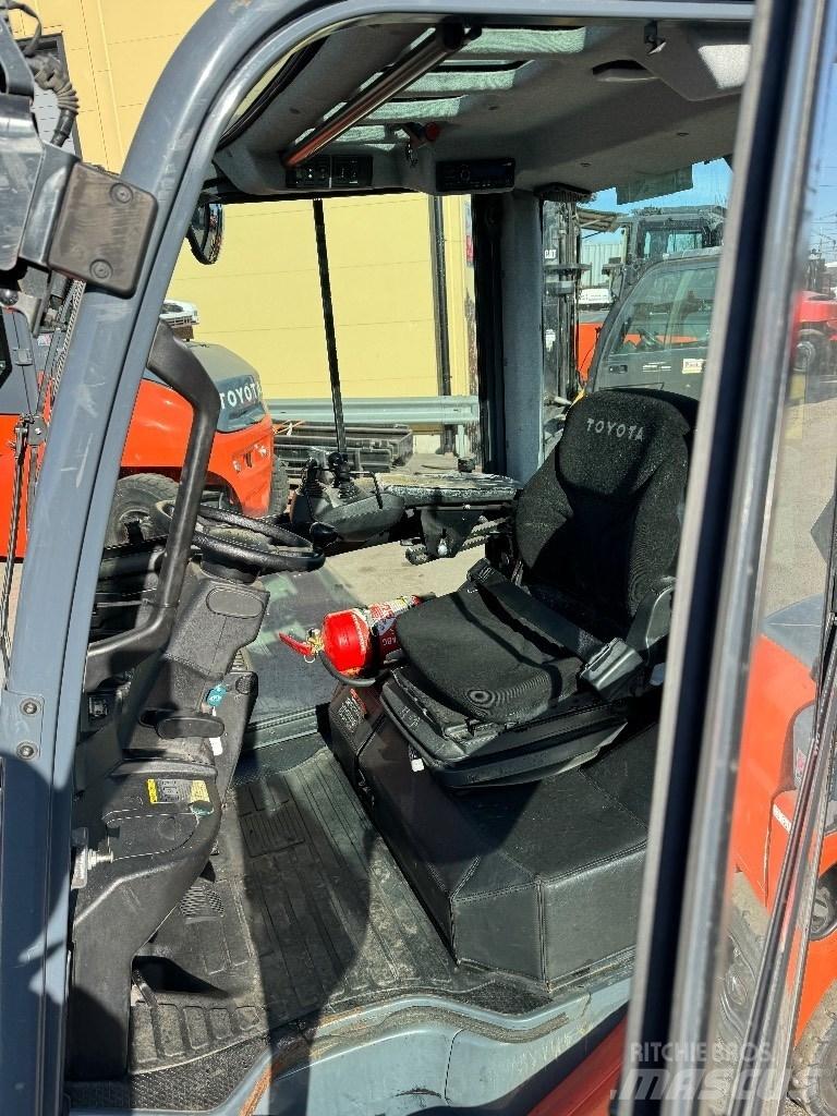 Toyota 52-8FDF25 Diesel Trucker