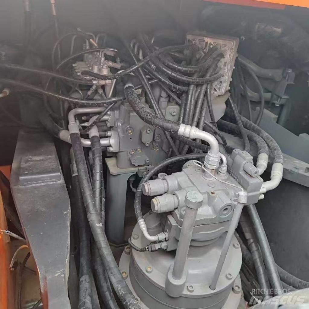 Hitachi 240-3 Beltegraver