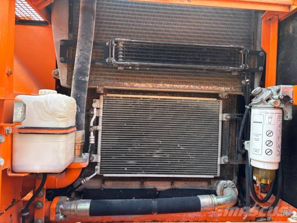 Doosan DX 300 LC Beltegraver