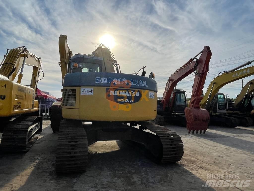 Komatsu PC 228 US Beltegraver