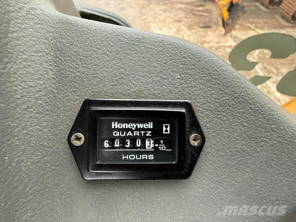 Komatsu WB 93 S-5 Traktorgravere