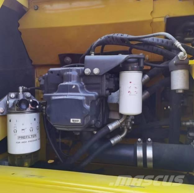 Komatsu PC220-8 Beltegraver