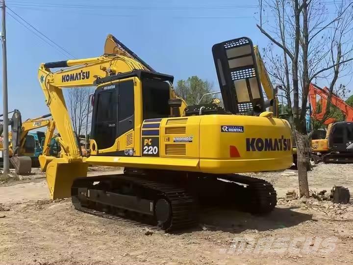 Komatsu PC220-8 Beltegraver