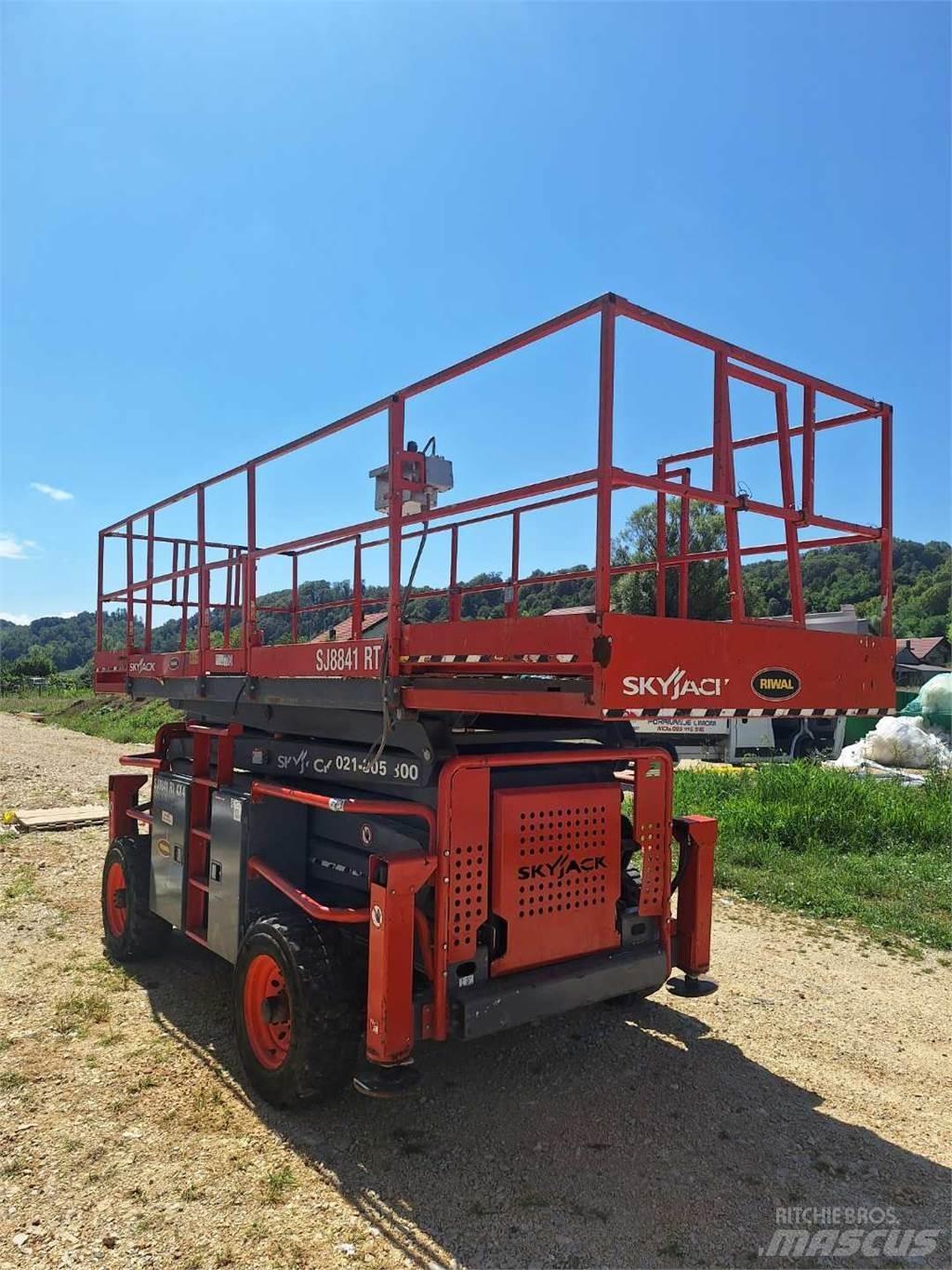 SkyJack 8841RT Sakselifter
