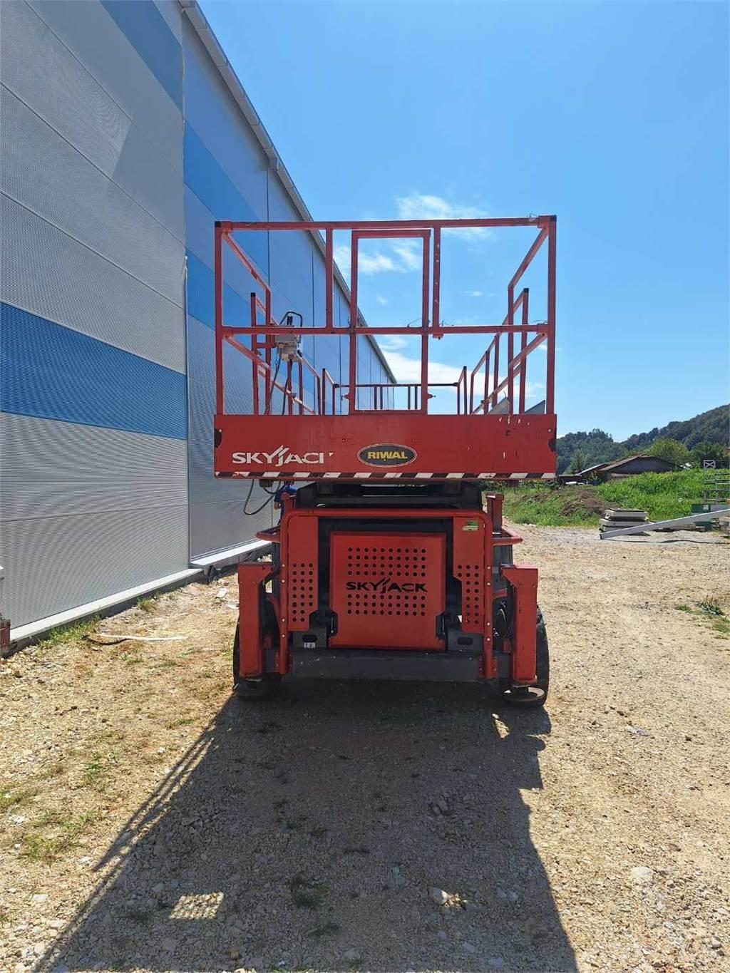 SkyJack 8841RT Sakselifter