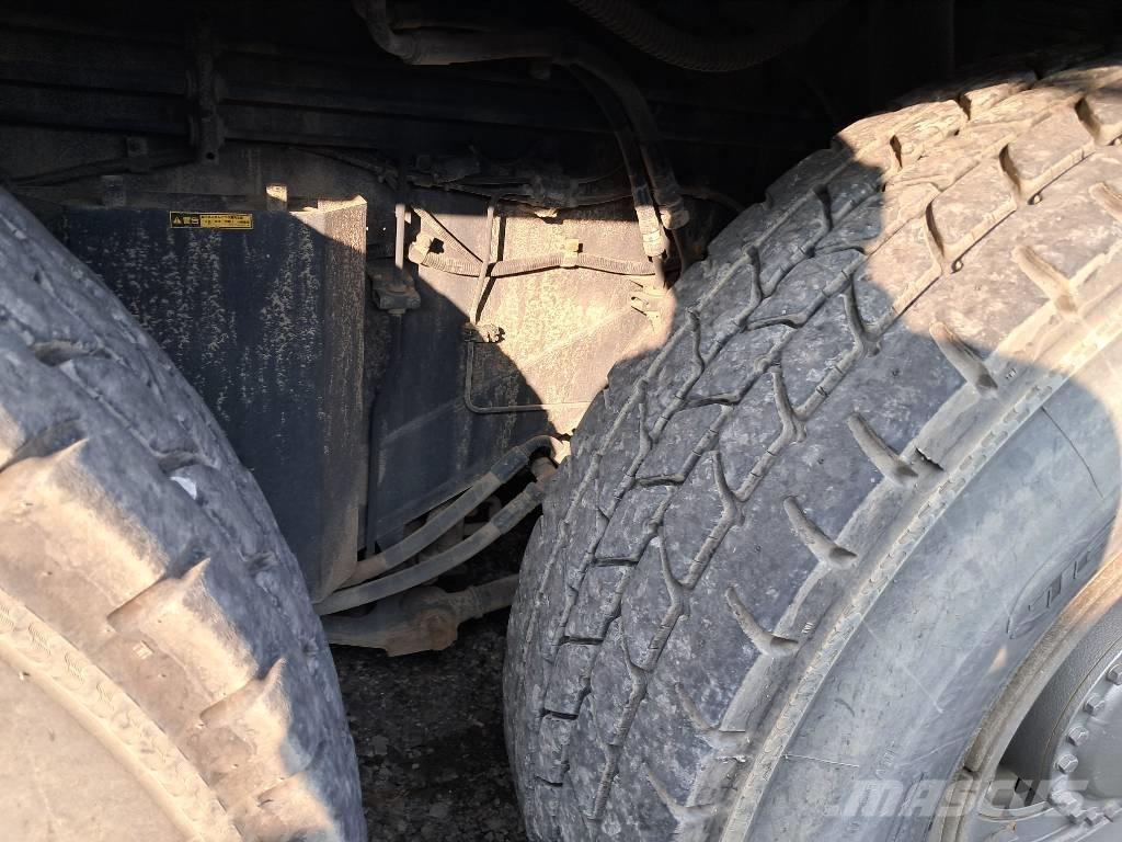 Kato KR-75H Røff terreng kraner