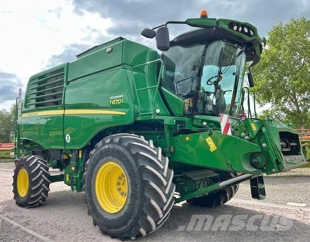 John Deere T 670 Skurtreskere