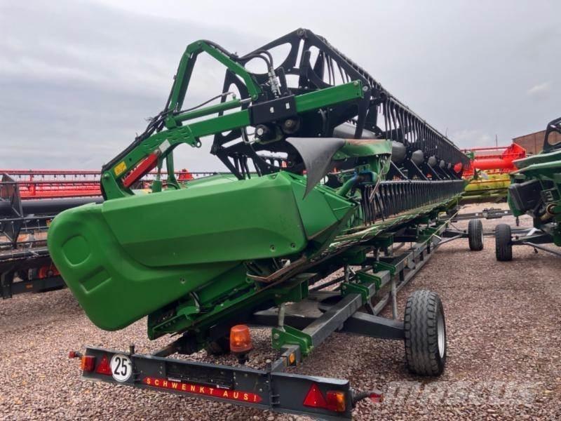 John Deere T 670 Skurtreskere