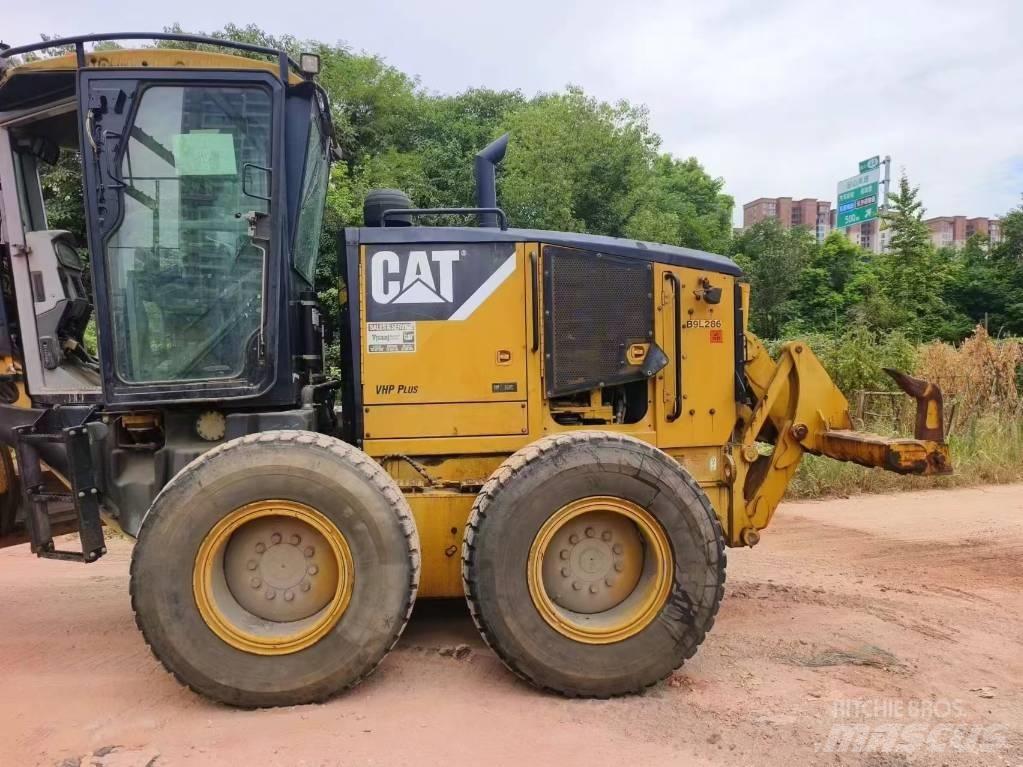CAT 160 M Veihøvler