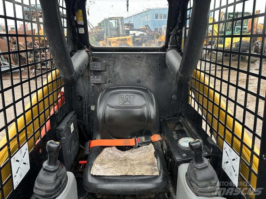 CAT 216 B 3 Kompaktlastere