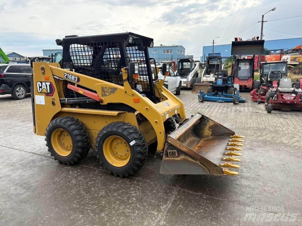 CAT 216 B 3 Kompaktlastere